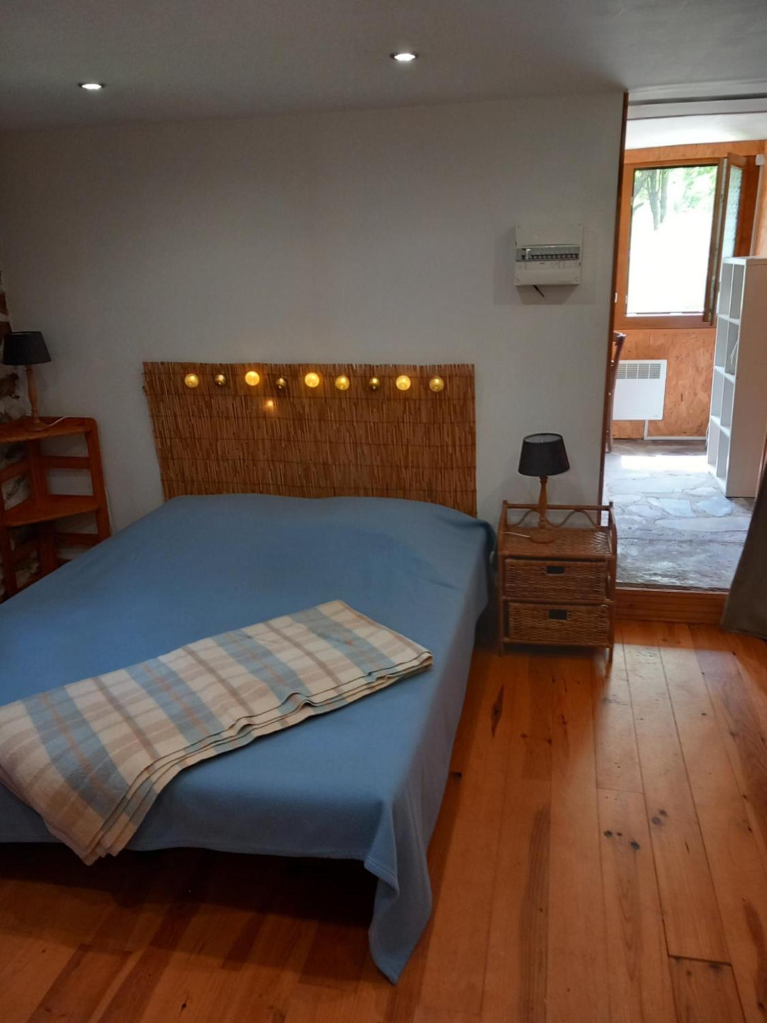 Les Cedres Bleus De Joany Apartman Viviez Kültér fotó